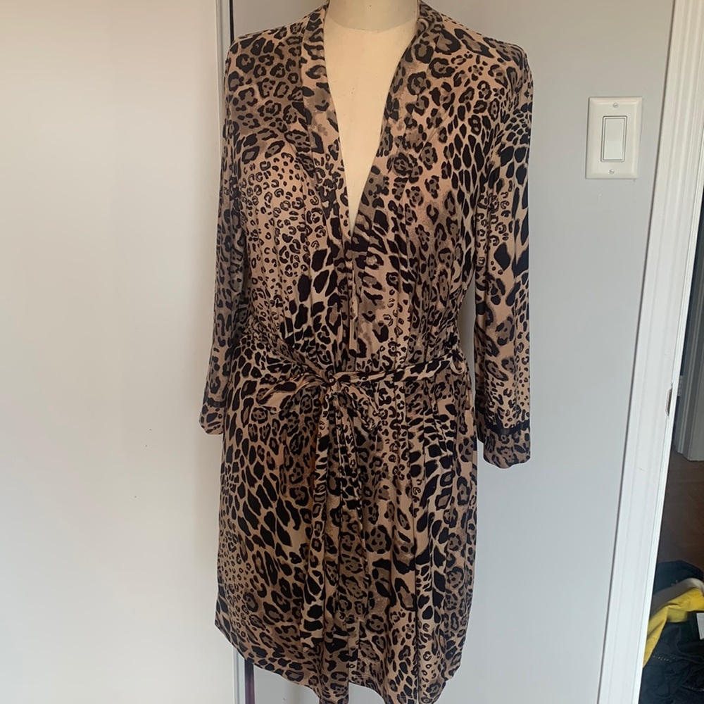 Animal print knit robe in a s/m size